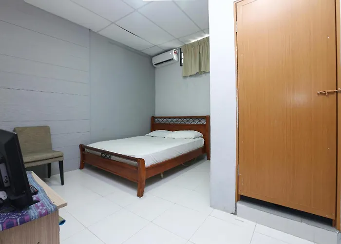 Spot On 89796 D'Noor Budget Inn