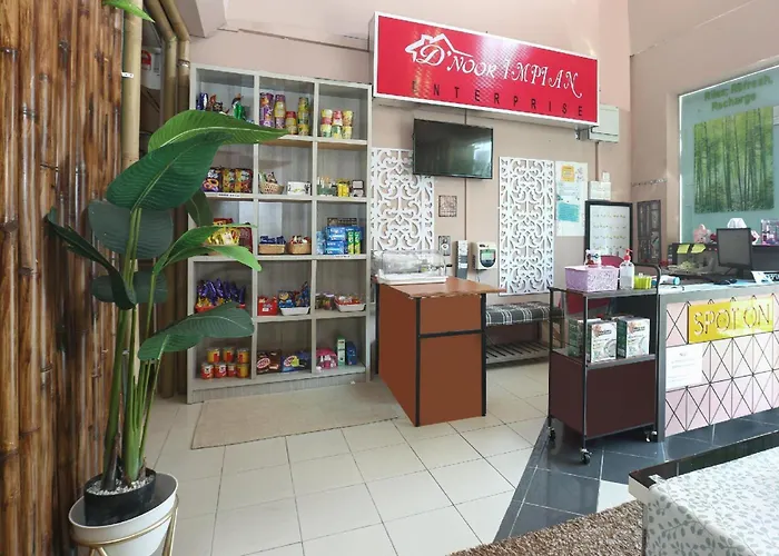 Spot On 89796 D'Noor Budget Inn